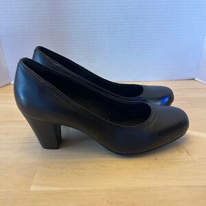 Clark's Bendables Leather Pumps-Size 8.5W